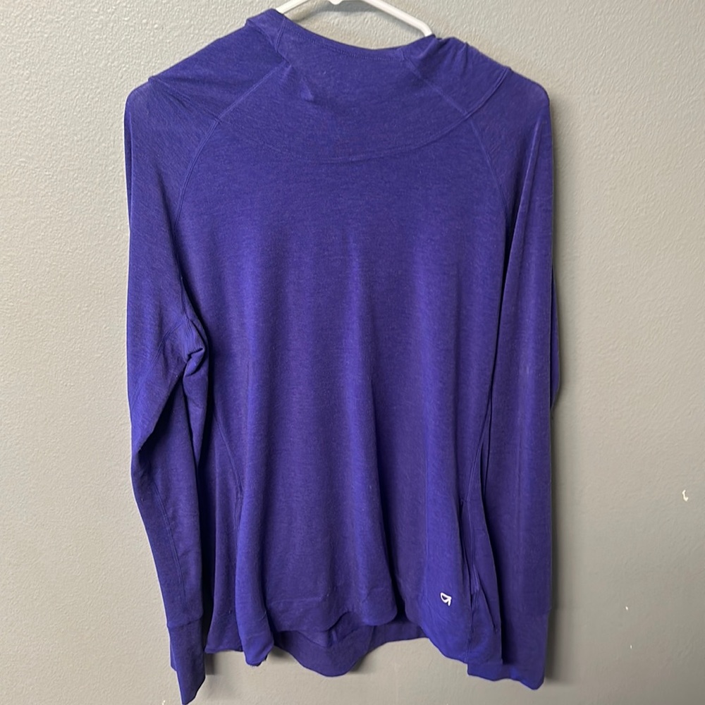 GapFit long sleeved hooded wicking shirt XL